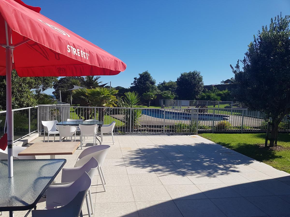 Te Kaha Beach Hotel Exteriér fotografie