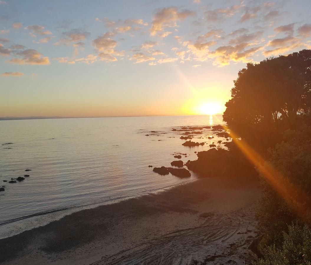 Te Kaha Beach Hotel Exteriér fotografie