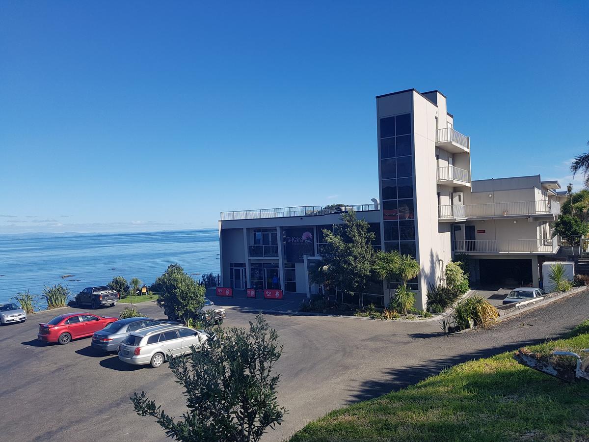 Te Kaha Beach Hotel Exteriér fotografie